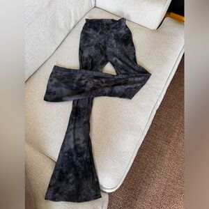 Lululemon Groove Super-High-Rise Flared Pant Nulu